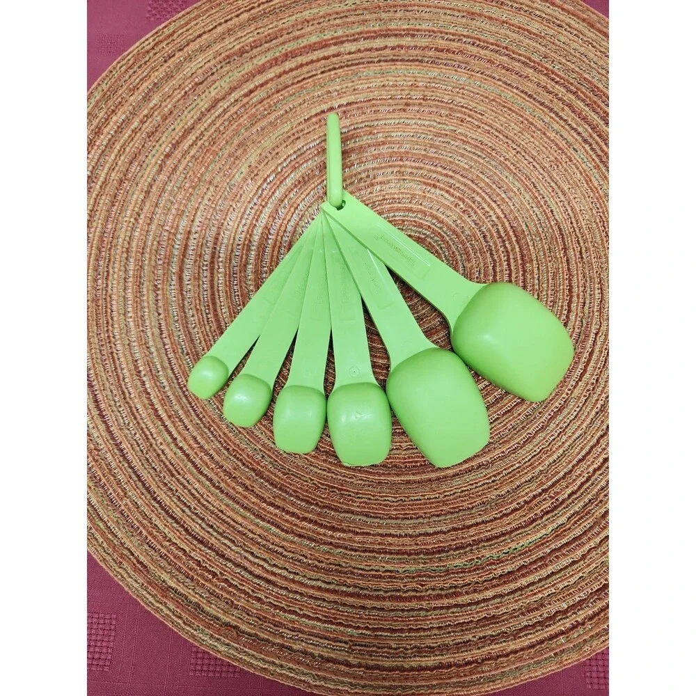 Vintage Tupperware Measuring Spoons On Ring 6 Piece Set Lime Green 1970's Groovy
